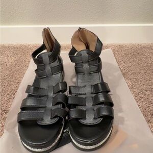 Chic Black Women's Sandals with Strappy Design